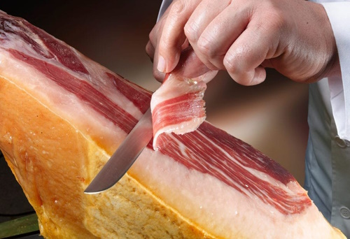 cleaning and carving iberico ham